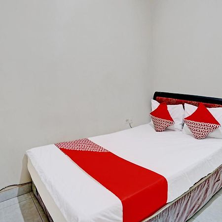 Oyo Life 92190 Arya Guest House Tulungagung Exterior foto