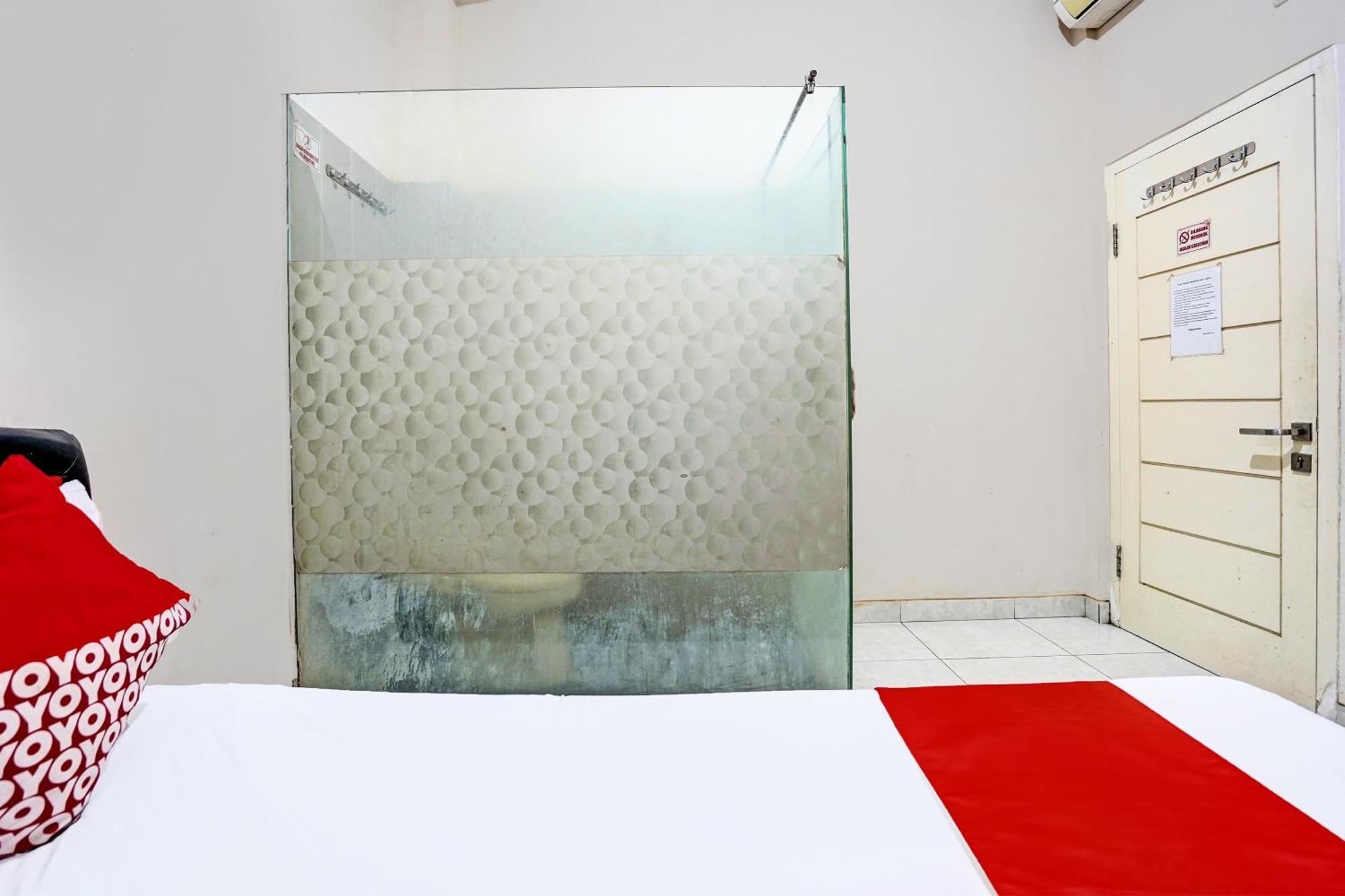 Oyo Life 92190 Arya Guest House Tulungagung Exterior foto