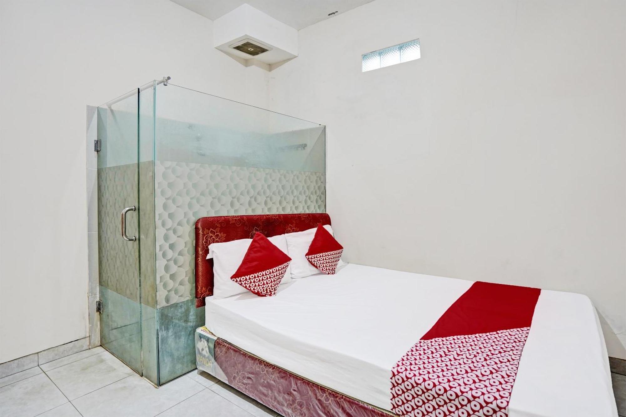 Oyo Life 92190 Arya Guest House Tulungagung Exterior foto