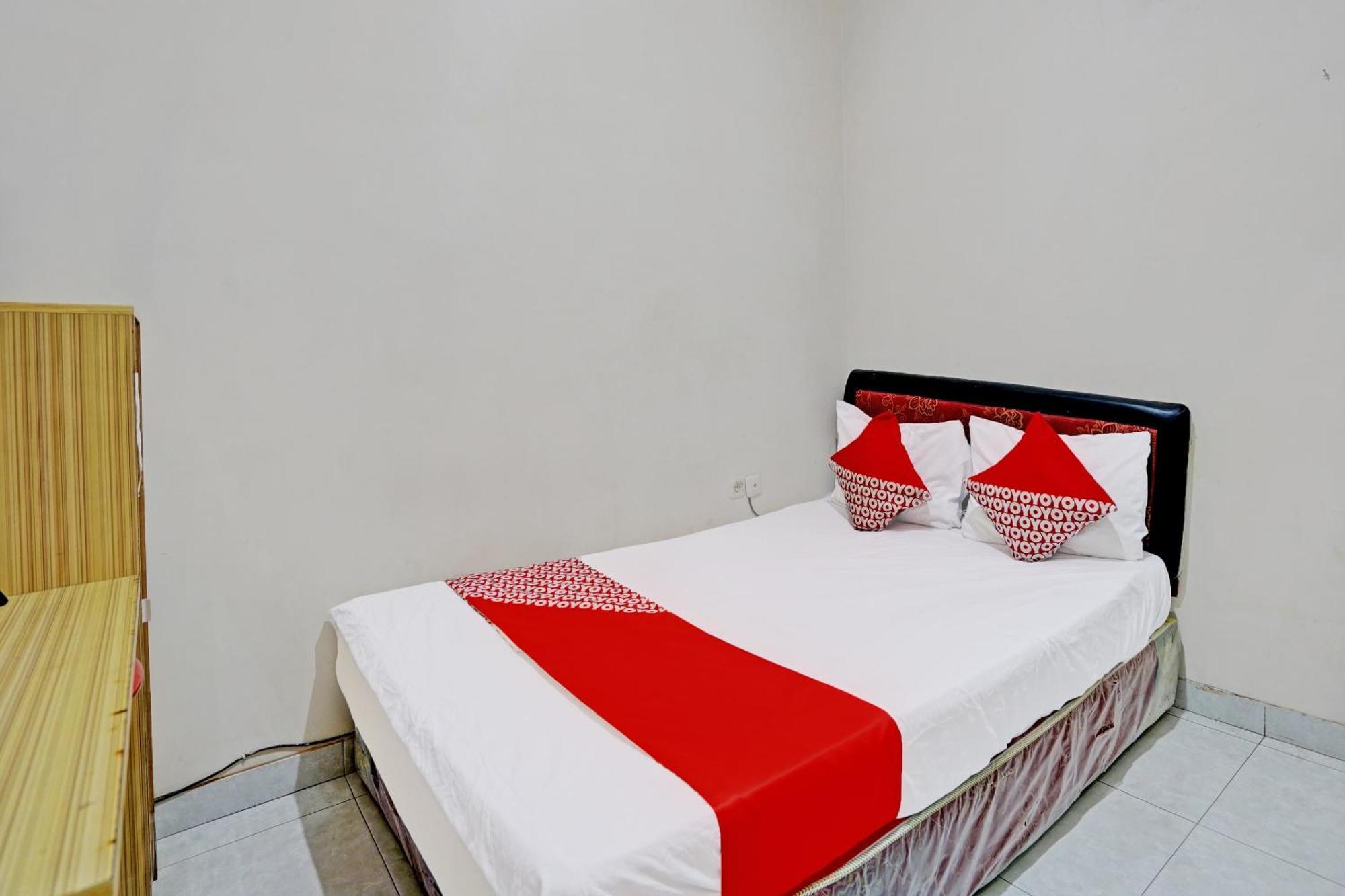 Oyo Life 92190 Arya Guest House Tulungagung Exterior foto
