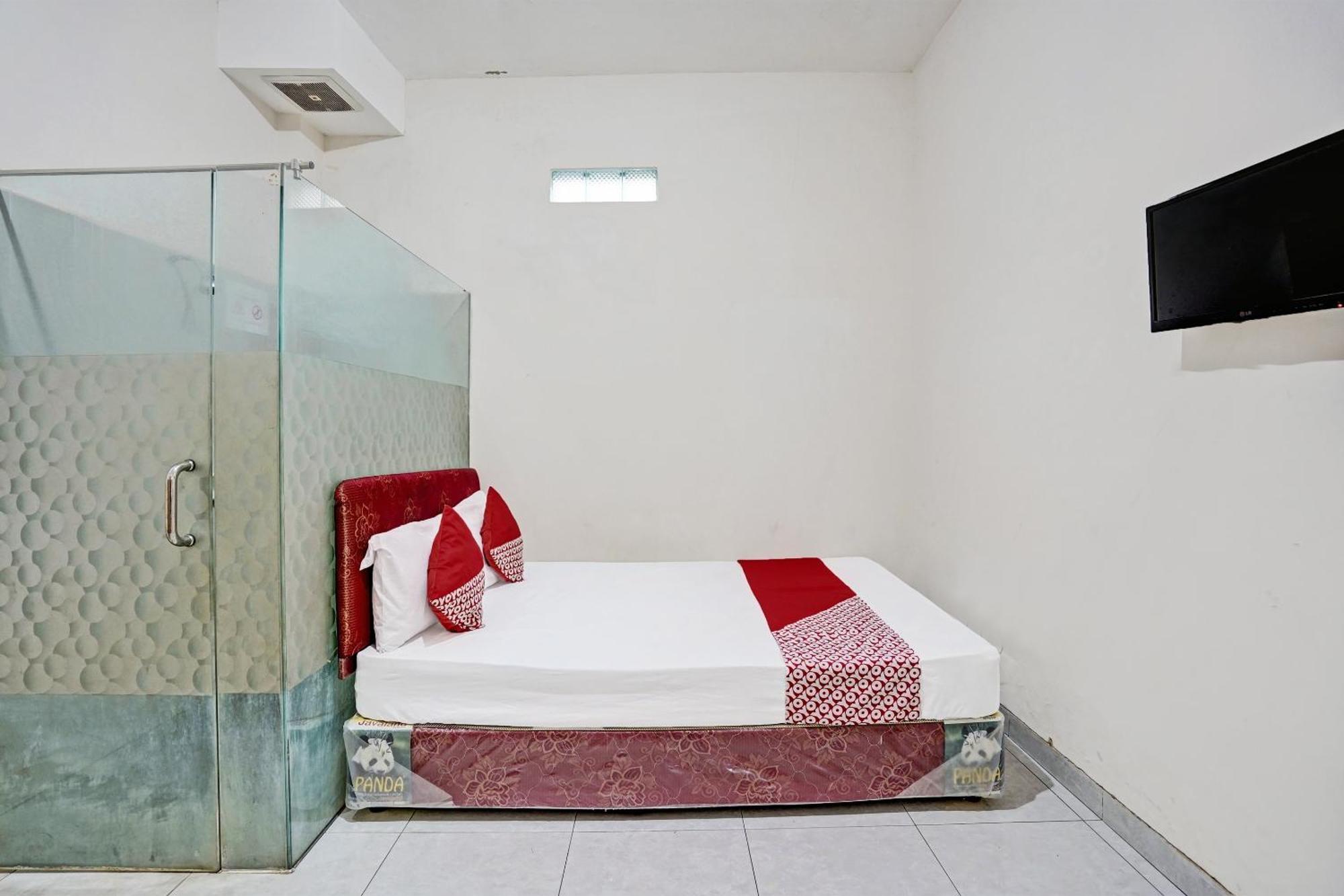 Oyo Life 92190 Arya Guest House Tulungagung Exterior foto